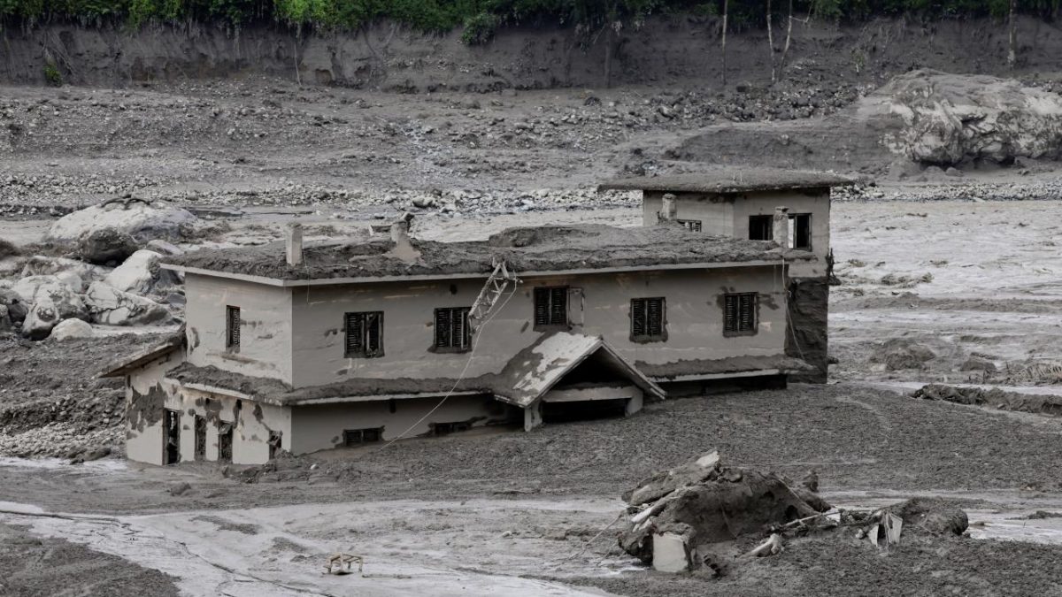 Nepal'deki selde hayatını kaybedenlerin sayısı 939'a yükseldi