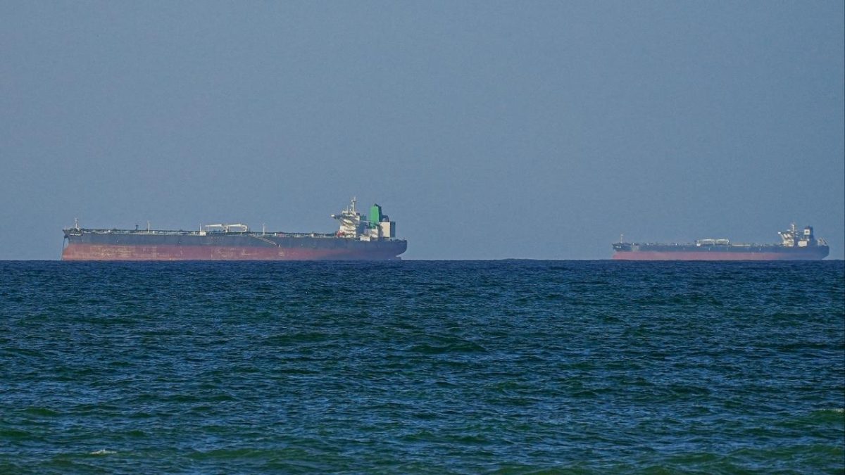 İranlı yetkili: Hürmüz Boğazı'nda vurulan gemilerden sızan petrol Umman Denizi'ne ilerliyor