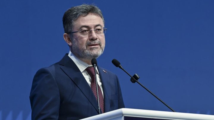 Bakan Yumaklı: 789 bin dekarlık örtü altı üretim alanına sahibiz