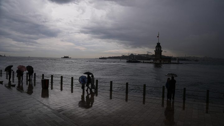Serin ve yağışlı hava etkili oluyor: 20 il için sarı kodlu uyarı