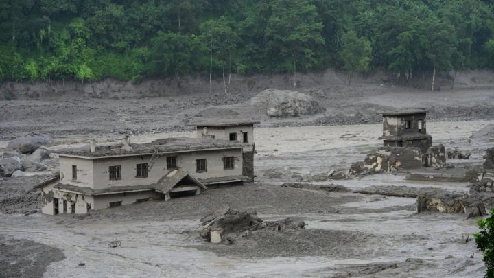 Nepal'deki selde hayatını kaybedenlerin sayısı 987'ye yükseldi