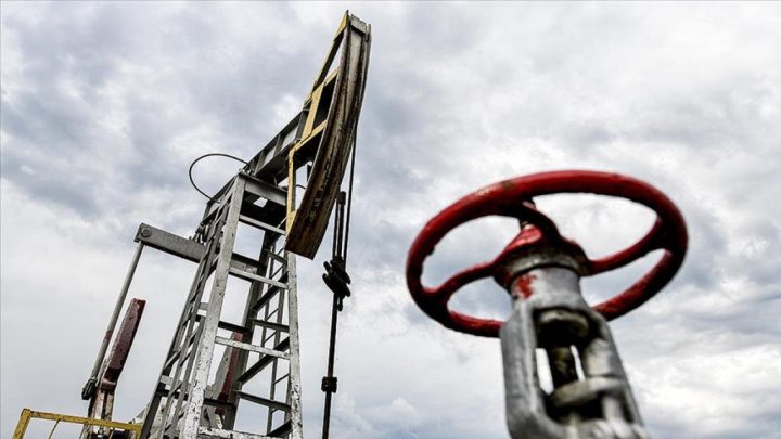 Petrol fiyatları jeopolitik gerilimlerin etkisiyle 100 doları aştı