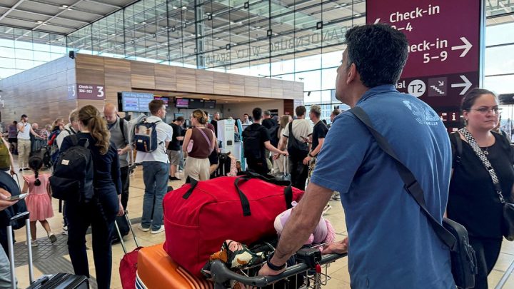 AB, havalimanlarında uygulanan Giriş/Çıkış Sistemi'ndeki aksaklıklardan üye ülkeleri sorumlu tuttu