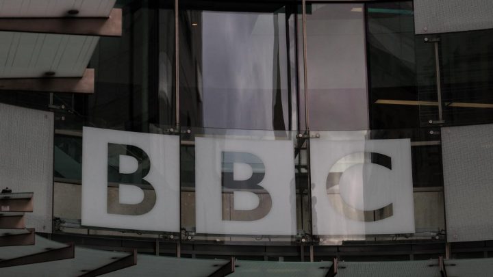 BBC, 10 milyar dolarlık dava için Trump'ı ifade vermeye zorlaması için yargıca başvurdu