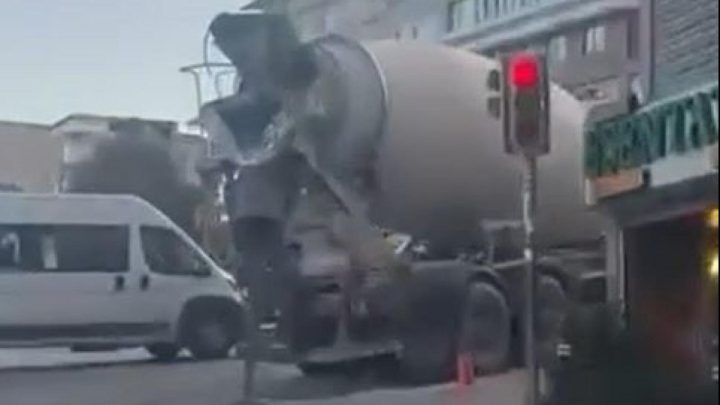 Beton mikseriyle yola harç döken sürücüye 109 bin lira ceza