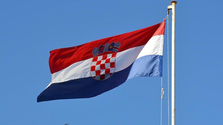 Hırvat savaş uçağı, uçak kaçırma kodu girilen Malta'ya ait yolcu uçağını hava sahasının dışına çıkardı