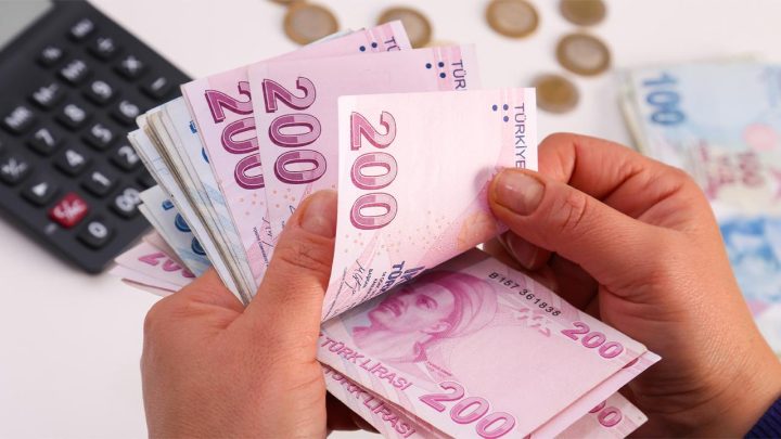 Yaşlı ve engelli aylıkları hesaplara yatırılmaya başlandı